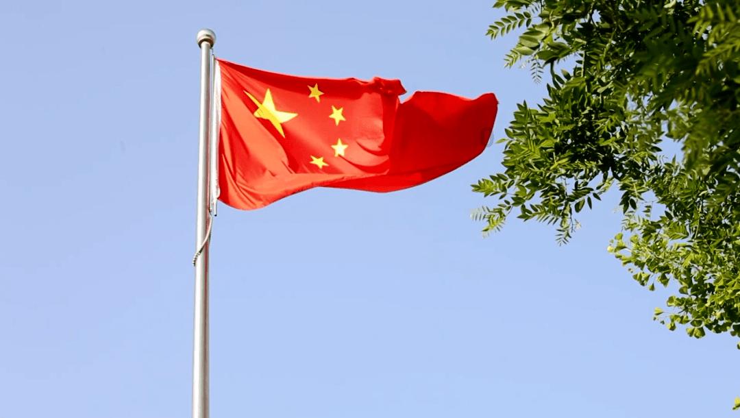 手机刚插上充电器就掉了百分之一的电会自动往上涨是怎么回事？游戏画面
